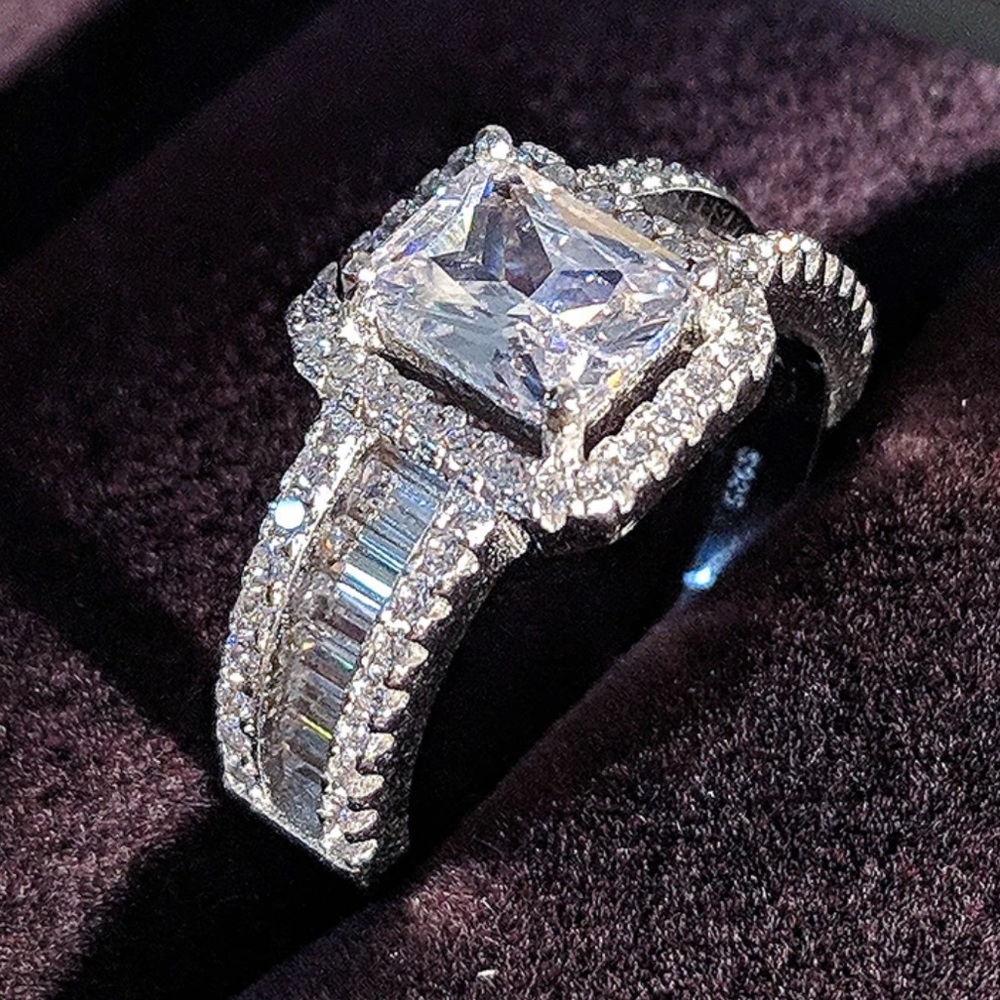 NEW 925 STERLING SILVER DIAMOND HALO RING - Picture 1 of 3